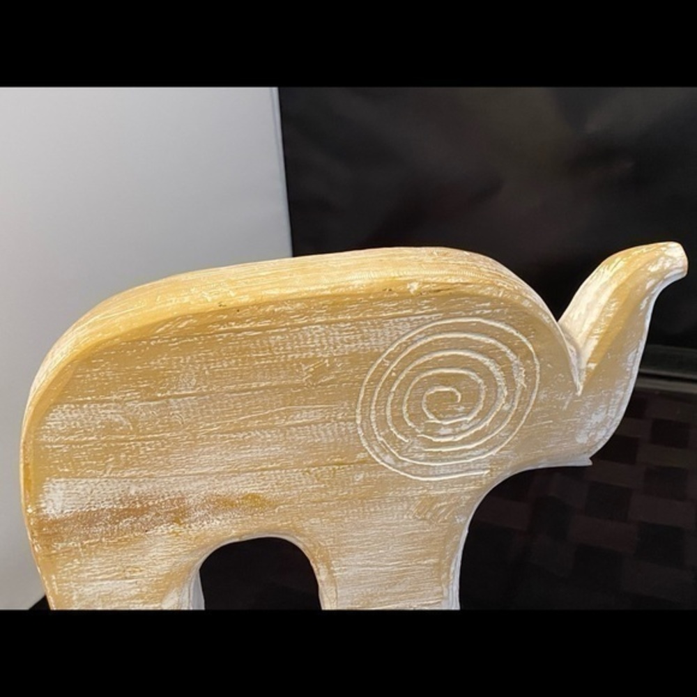 ELEPHANT BY APROPOS